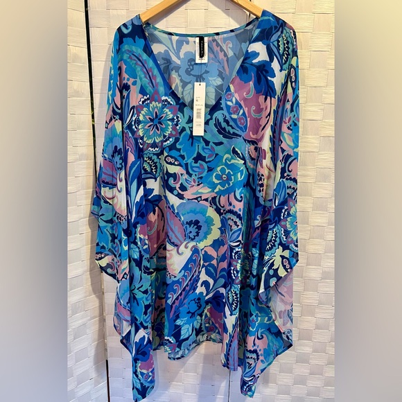 Tahari Tops - New withTags Tahari Lightweight Top